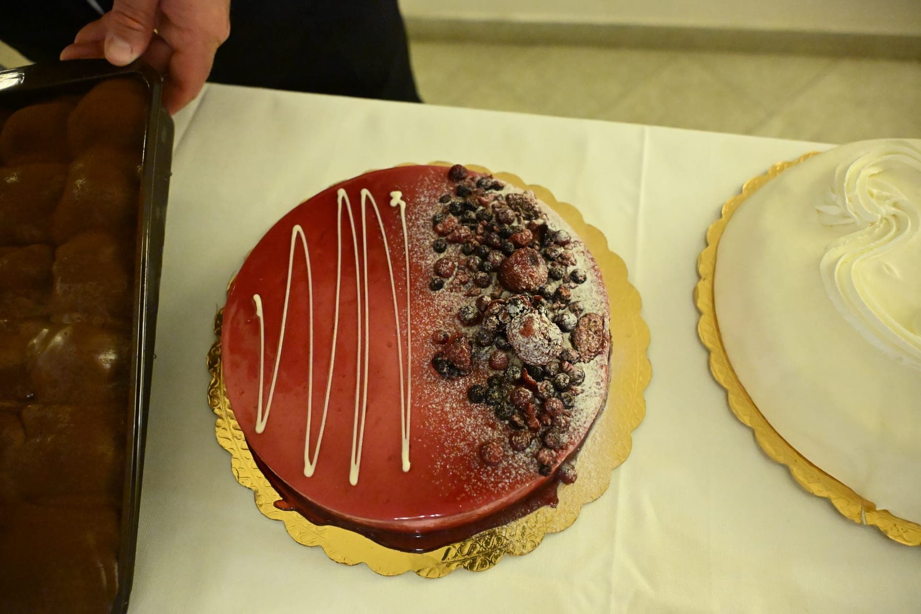 Torta ai frutti di bosco con glassa lucida